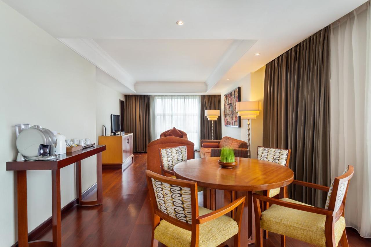 Novotel Semarang Exterior foto