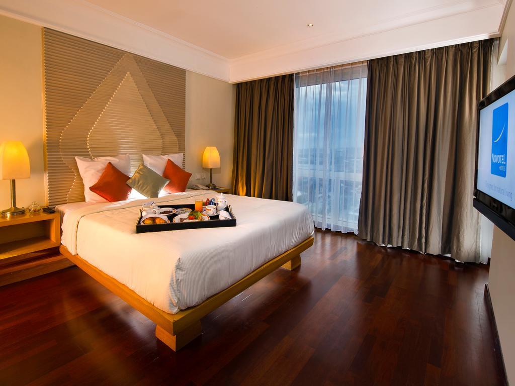 Novotel Semarang Exterior foto